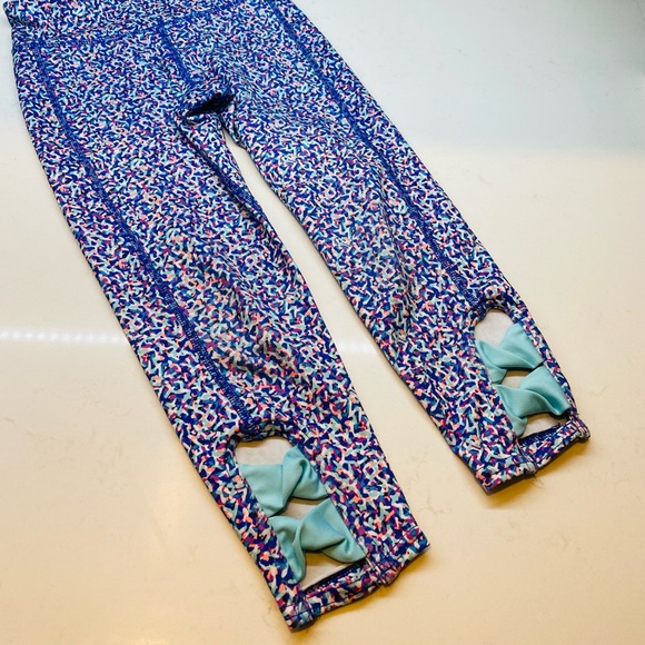 3 Pair of Stretch Leggings - Picture 9 of 12